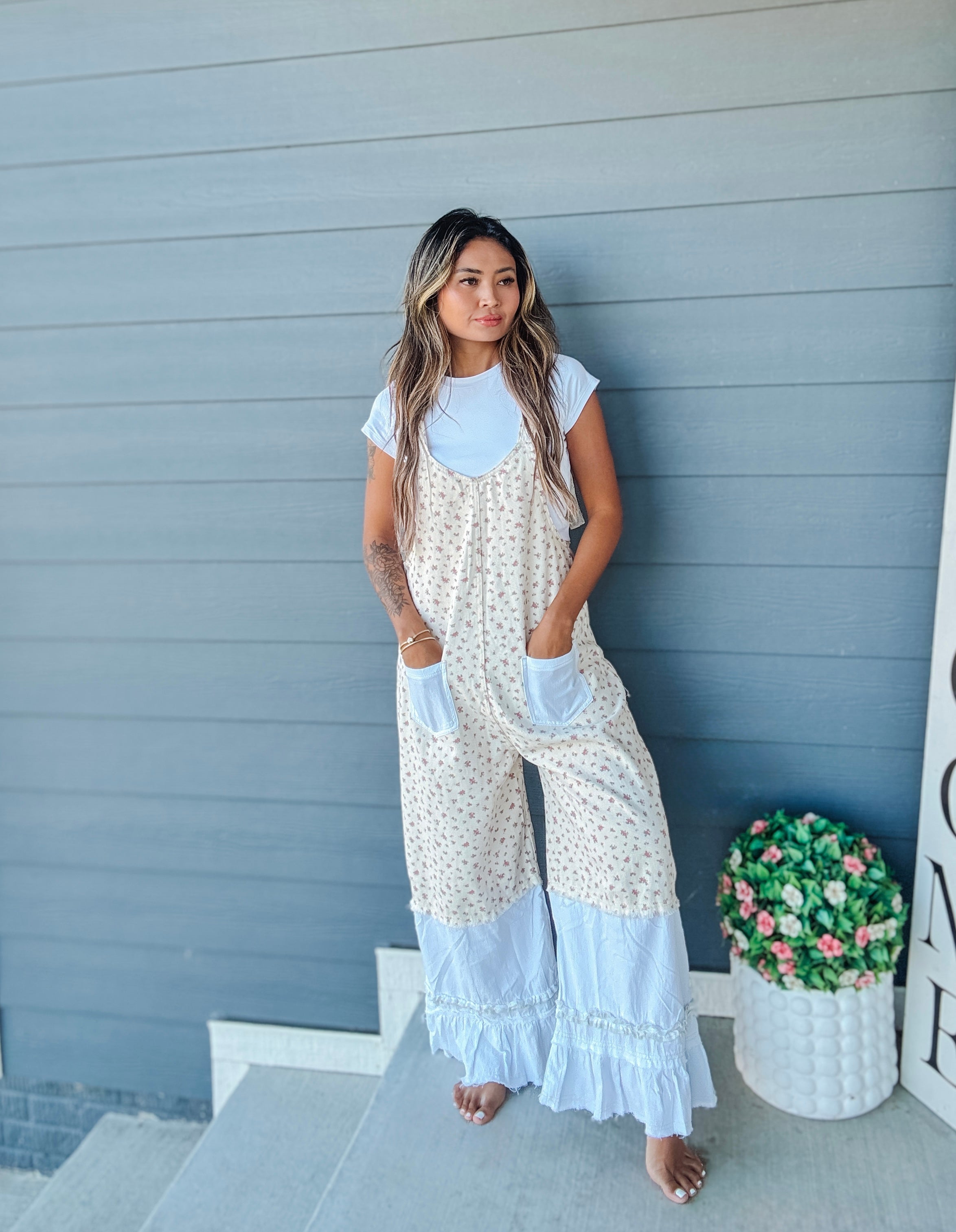 Floral pattern ruffle pockets overall pants